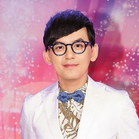 黄子佼
